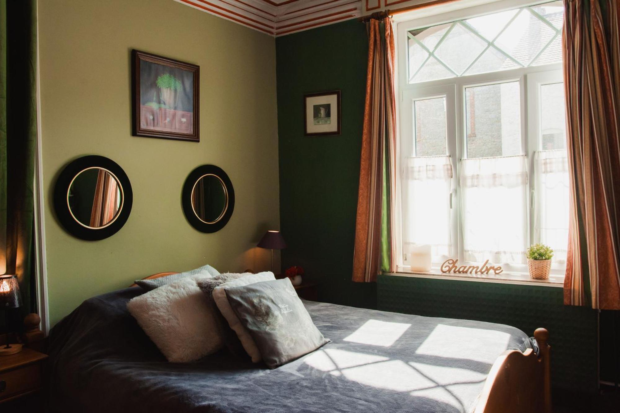 Maison D'Hote Les Notes Endormie Chambre Secrete Berzee Exterior foto